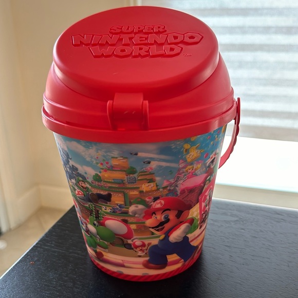 Universal Studios Super Mario Nintendo World Container - Picture 1 of 6